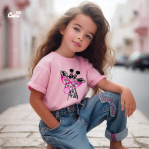 Giraffe with Gum kids T-shirt- Pink